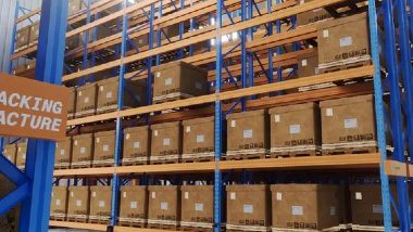 Sin rieles vs. Estanterías móviles sobre carriles: ¿Qué sistema es el adecuado para su almacén?